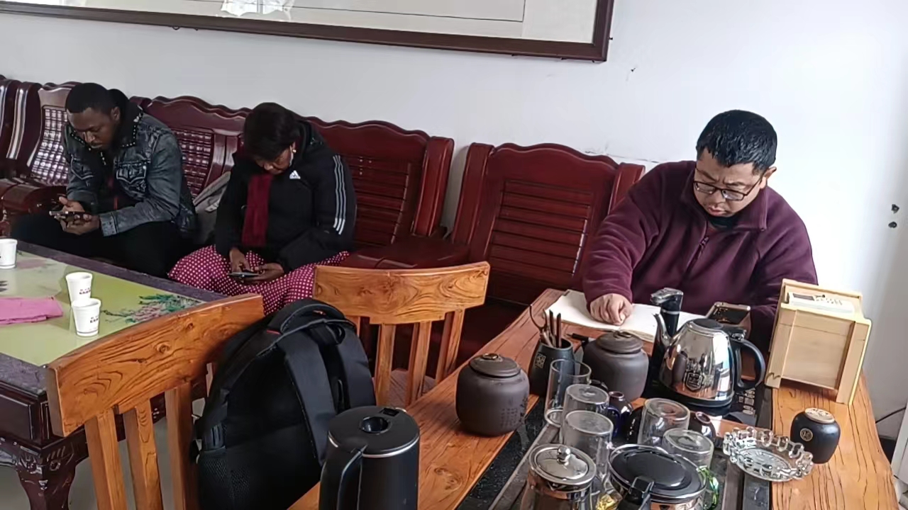 विदेशी साथीहरूलाई निरीक्षणको लागि हाम्रो कम्पनी भ्रमण गर्न हार्दिक स्वागत छ!